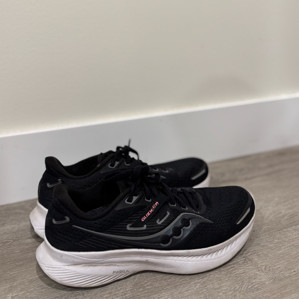Saucony Guide 16 Black and White Athletic Sneakers Size 8